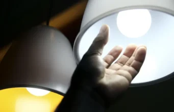 ANEEL mantém bandeira amarela na conta de luz em junho