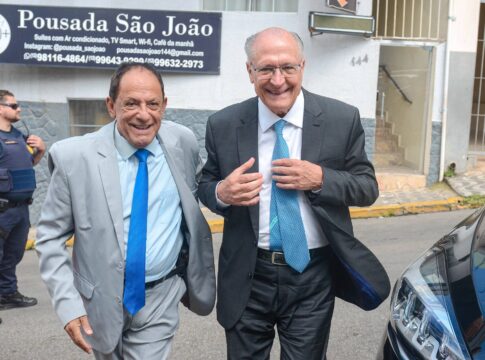 Aparecida homologa contrato para construção de 40 casas populares no Itaguaçu