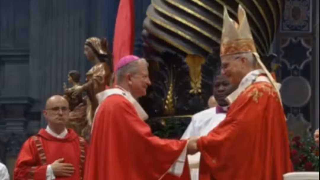 Arcebispo de Aparecida recebe pálio do papa Leão XIV em cerimônia no Vaticano