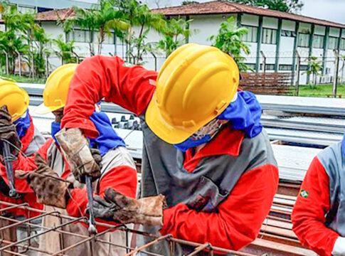 Caraguatatuba abre inscrições para curso gratuito de pedreiro armador de ferragens