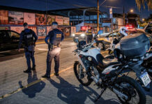 Fiscalização em bares e adegas de Ubatuba interdita dois estabelecimentos e notifica mais sete