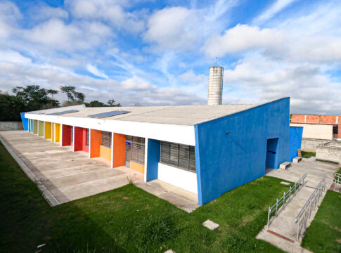 Manutenção da creche municipal em Canas durante julho atende crianças de pais que trabalham