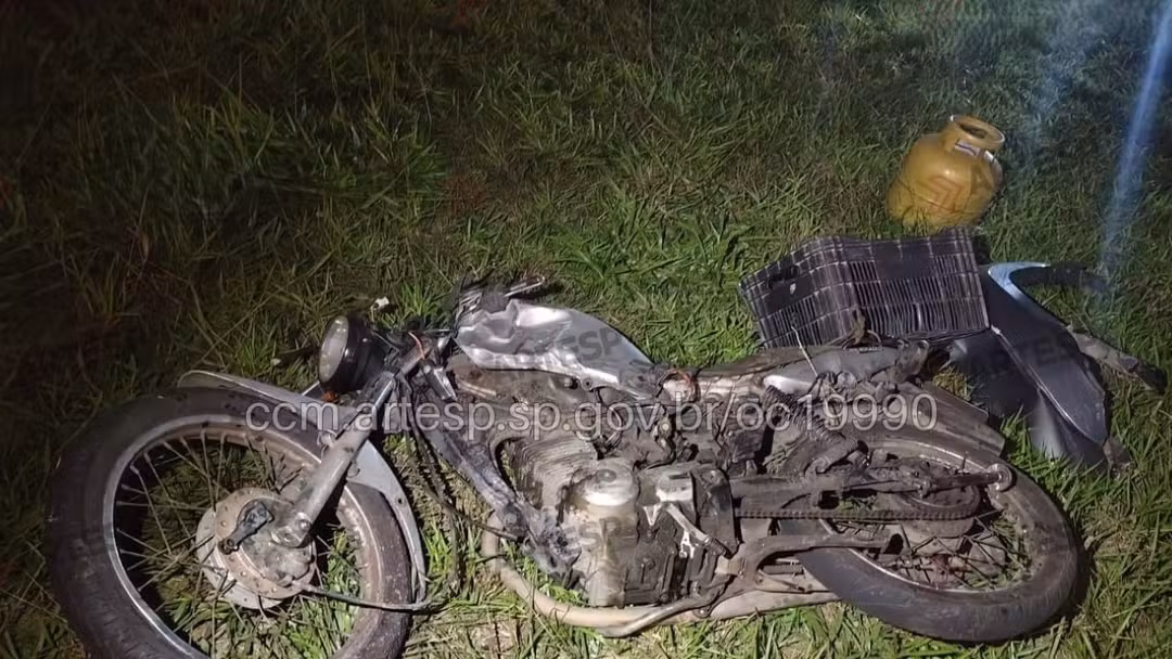 Motociclista morre após colisão com caminhonete em acesso à Dutra em Taubaté