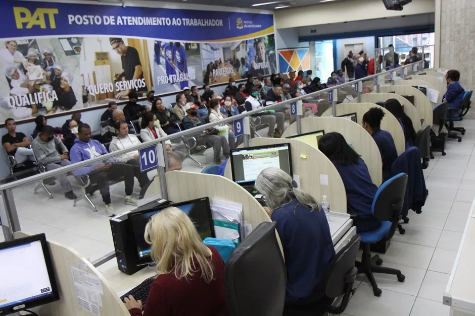 PAT de São José dos Campos abre semana com quase 500 vagas de emprego