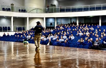 PRF realiza palestra educativa do Maio Amarelo na Escola de Especialistas de Aeronáutica em Guaratinguetá