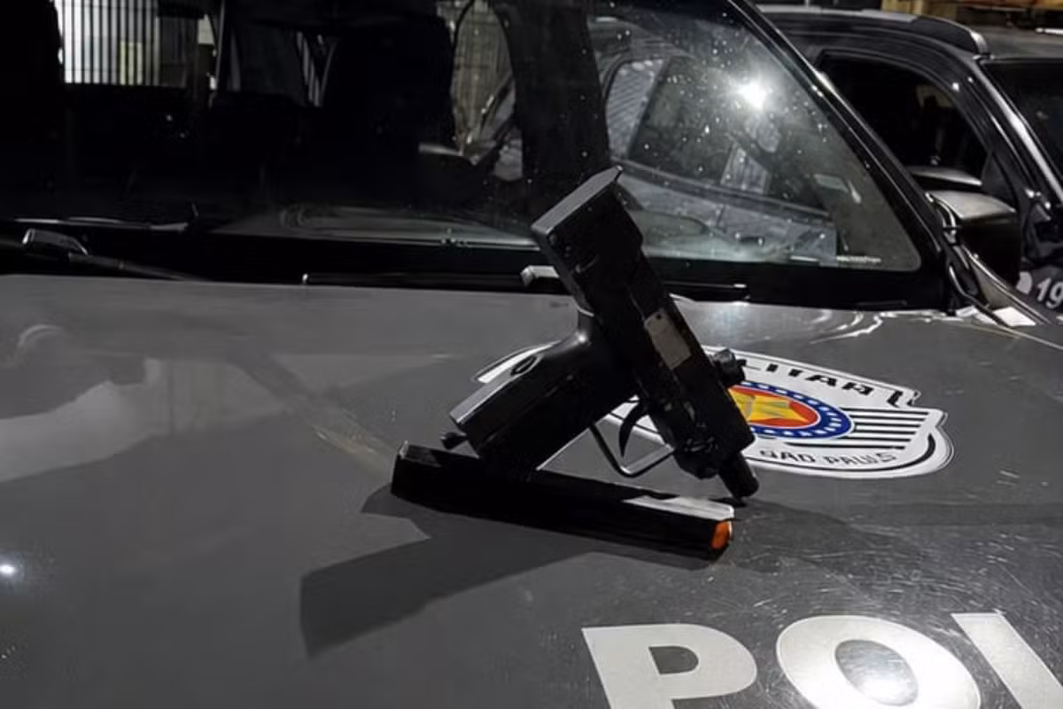 Submetralhadora de militar do Exército é roubada e recuperada em Taubaté; homem preso