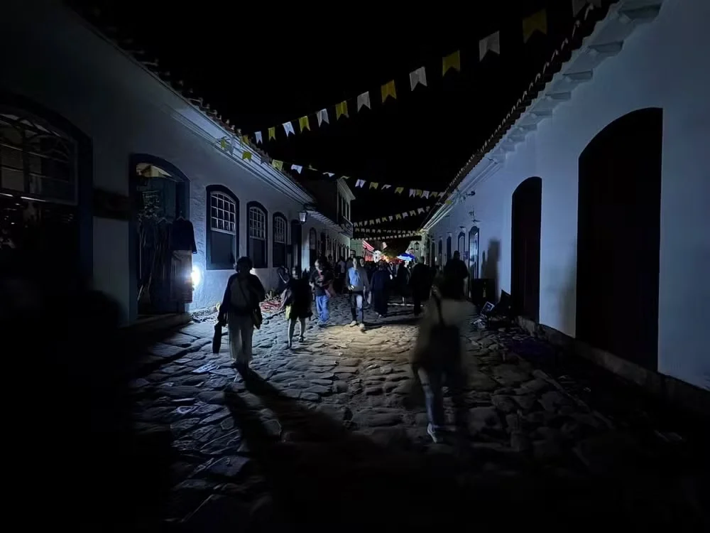 Apagão atinge Paraty durante a segunda noite da Flip