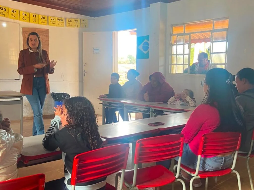 Ação "Família e Escola Juntas" reúne moradores da Vargem do Tanque em Cunha