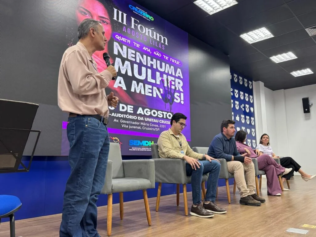 Fórum Agosto Lilás reúne profissionais e população para fortalecer rede de proteção às mulheres em Cruzeiro