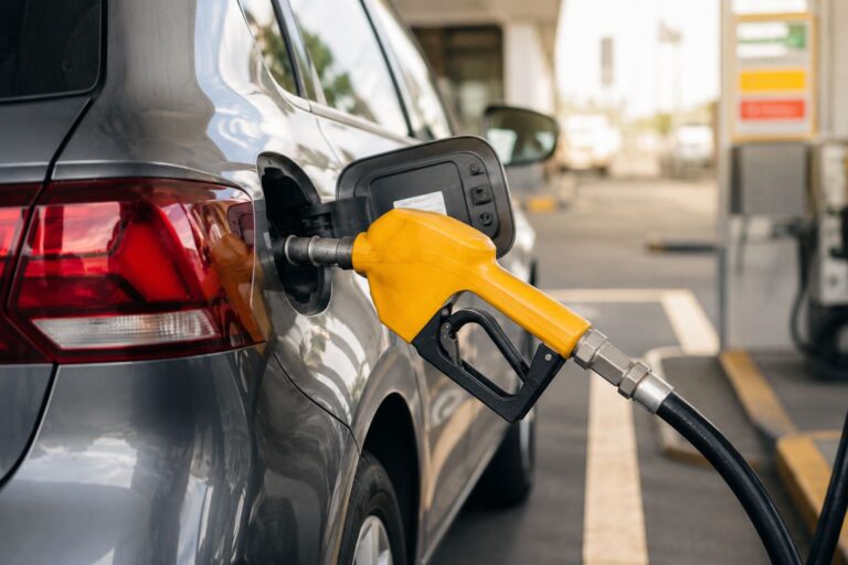 Gasolina com mais etanol começa a valer neste sábado; veja o que muda para os motoristas