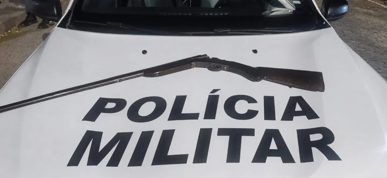 Homem é preso com espingarda durante ocorrência de violência doméstica em Silveiras, SP