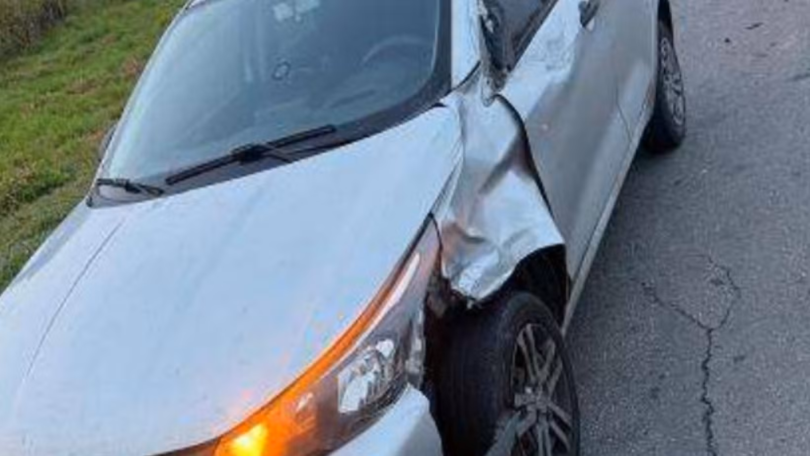 Mulher morre após ser atropelada por carro na Dutra, em Guaratinguetá
