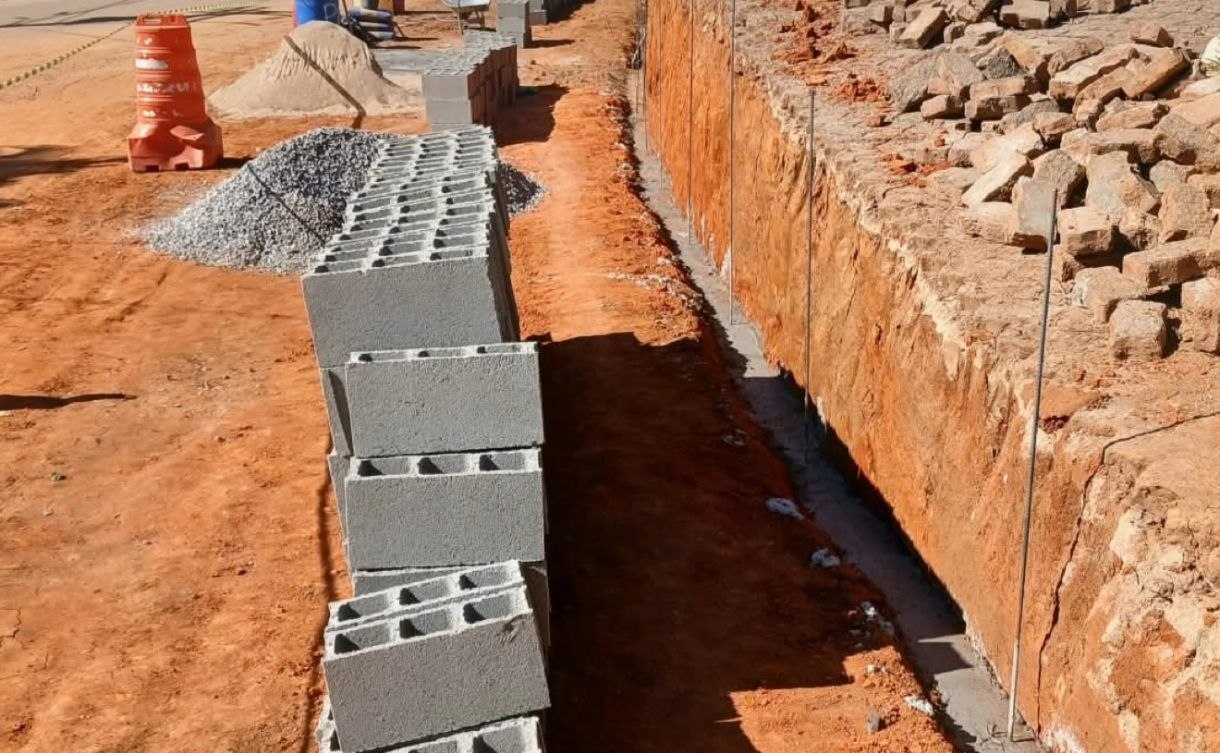 Obras de contenção avançam em frente à Matriz de Campos Novos de Cunha