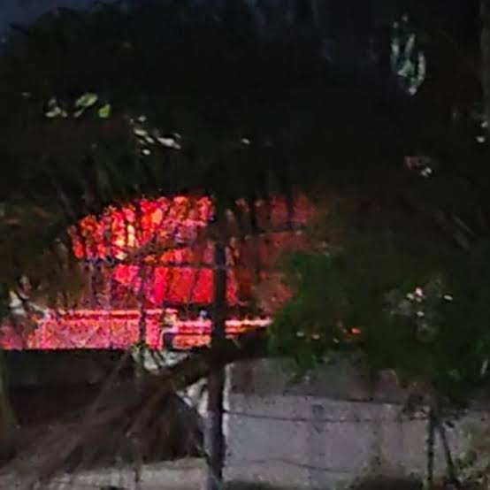 Incêndio atinge sala de aula de escola estadual em Jacareí