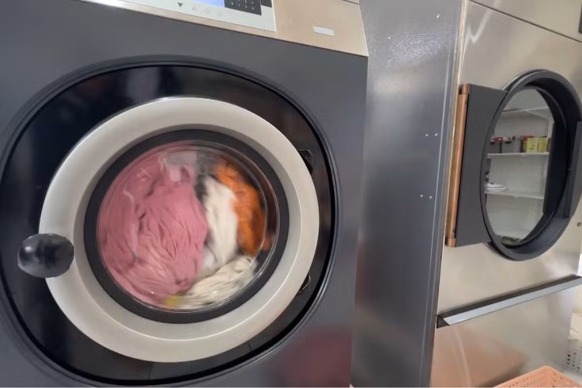 Sem sol para secar roupas, lavanderias de São José registram filas de até 5 horas