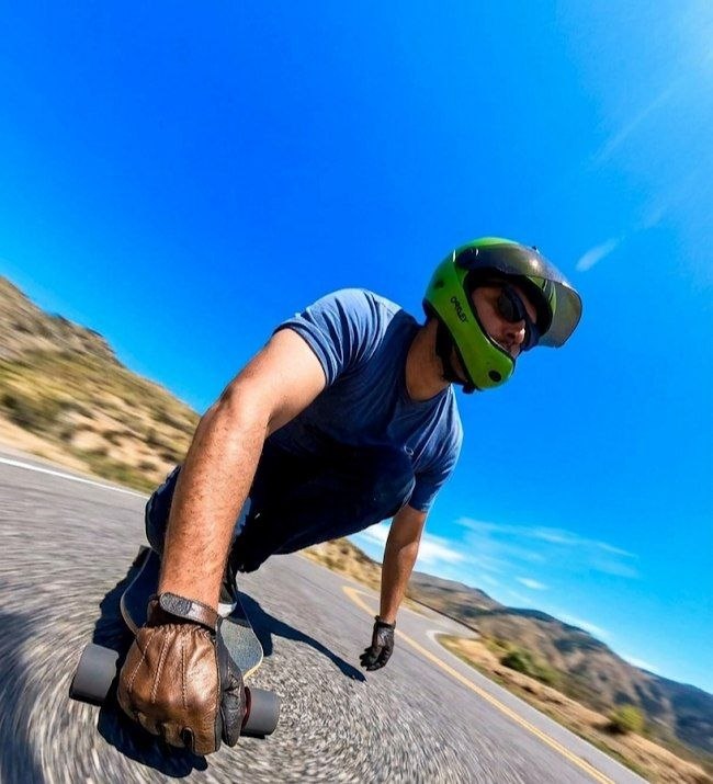 Silveiras Free Ride leva skate de descida a mais de 90 km/h no feriadão