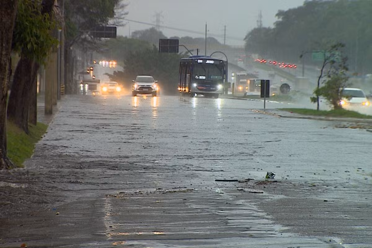 Vale do Paraíba e Litoral Norte têm novo alerta de chuva forte a partir de sexta-feira