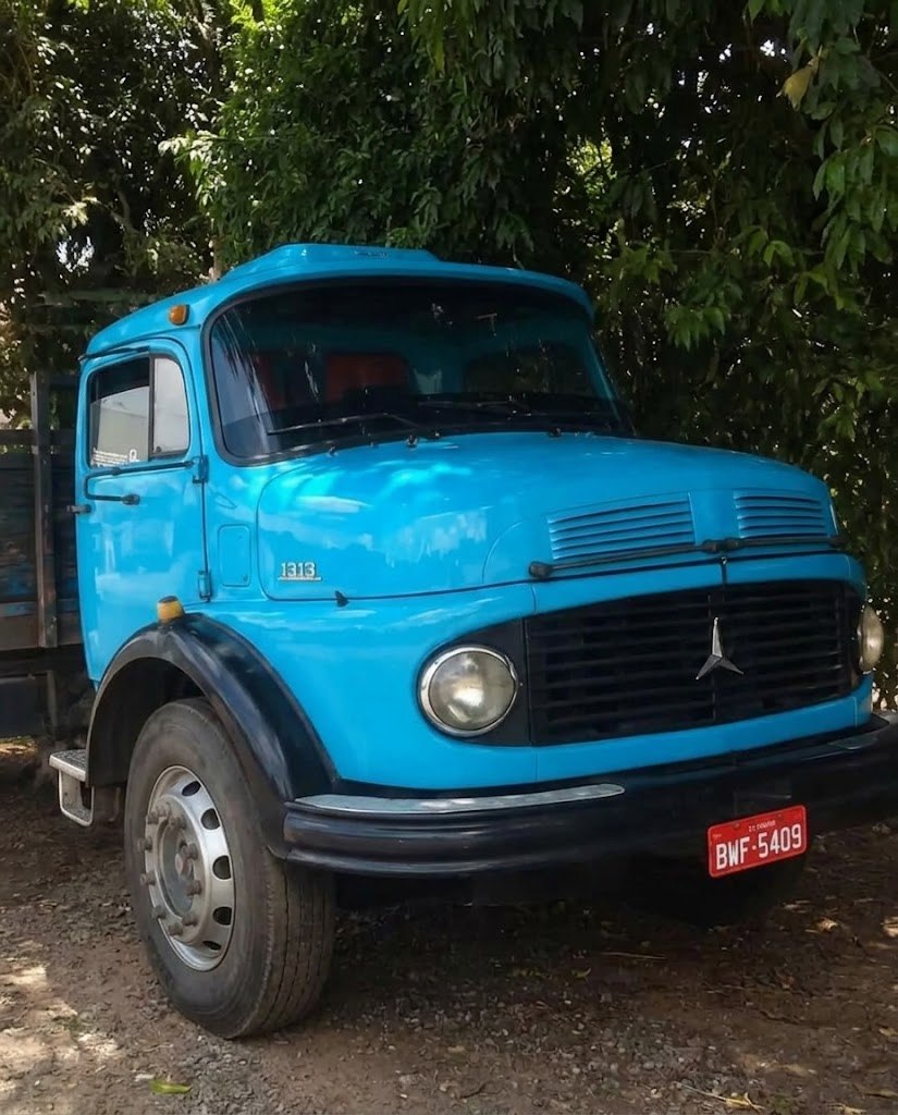 Caminhão Mercedes-Benz 1313 é furtado em Lorena