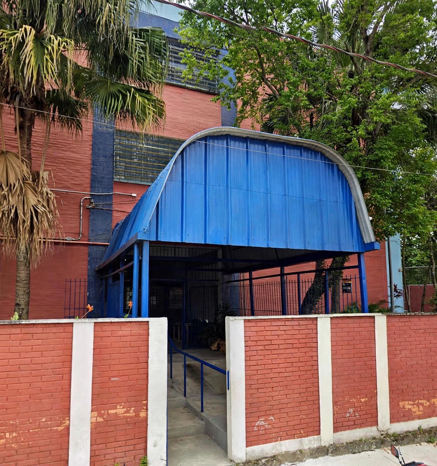 Pai questiona fala política de professora em escola de Guaratinguetá