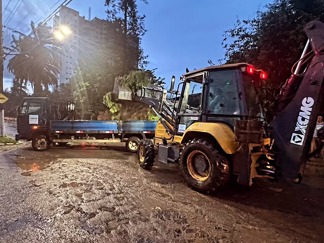 Temporal em Lorena mobiliza equipes após quedas de árvores e alagamentos